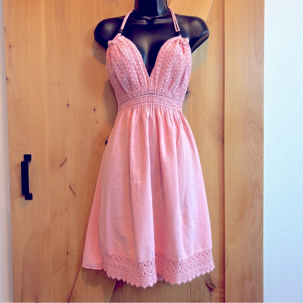 💕New Listing 💕 Lovely Cotton Pink Halter Dress